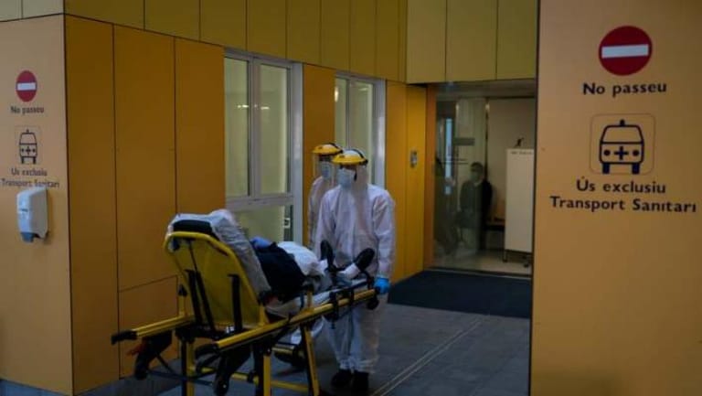 إسبانيا تحظر الجنازات لمكافحة تفشّي كورونا