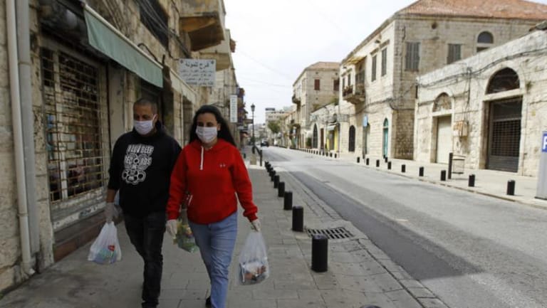 من "يفكك" الحكومة أولاً... كورونا أم الدولار؟