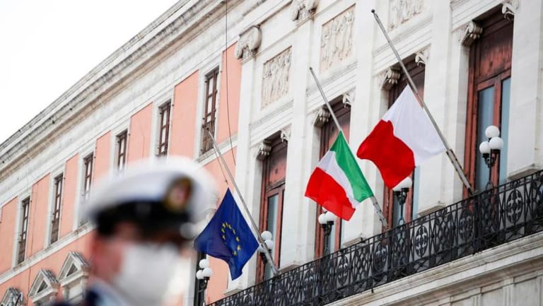 Italy, Vatican lower flags, observe silence to honor coronavirus dead