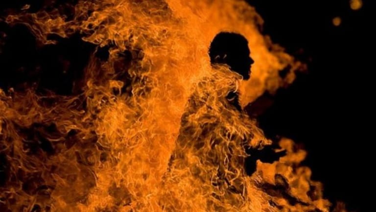 القصة الحقيقية وراء إحراق لاجئ سوري لنفسه في البقاع