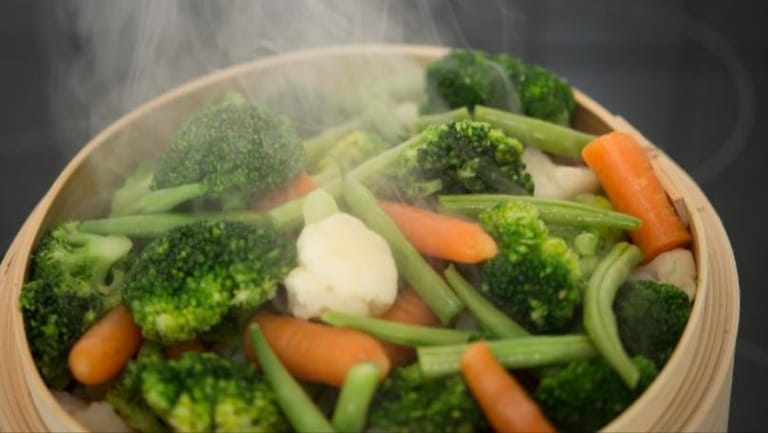 الطبخ بالبخار وسيلة لضبط الوزن