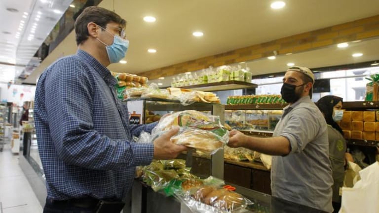 لبنان كلُّه صائم والرغيف نبيُّ الطوائف