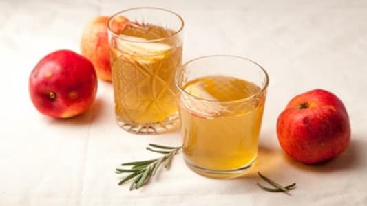 خل التفاح يساعد في تنظيف القولون وتحسين عملية الهضم