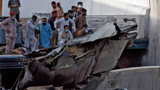 97 قتيلاً وناجيان جراء تحطّم الطائرة في باكستان 