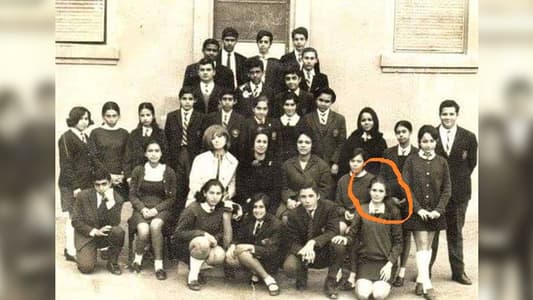صورة نادرة ليسرا خلال فترة الدراسة في المدرسة الثانوية