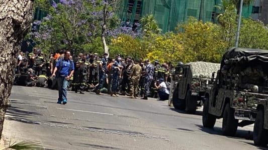 "الوكالة الوطنية": عناصر الدفاع المدني افترشوا الأرض أمام وزارة الداخلية وقطعوا الطريق 