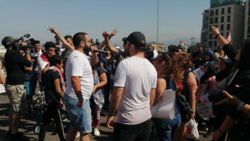 الوكالة الوطنية: متظاهرون يتجمّعون في محلة برج الغزال باتجاه جسر الرينغ من دون قطع الطريق وسط انتشار لعناصر من الجيش