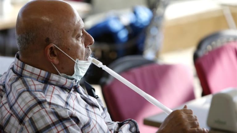 التدخين يزيد مضاعفات "كورونا": لمنع السماح بعودة "الأراكيل" في المطاعم