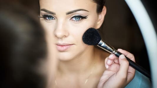 How to Prevent Make-Up From Melting Off Your Face This Summer