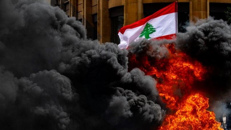 الحكومة تعجّل بالانهيار: الدولار يتخطى الـ 10 آلاف...