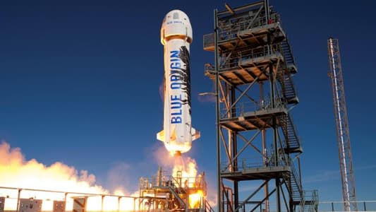 المركبة "بلو أوريجن" عادت إلى الأرض بعد رحلة استغرقت دقائق معدودة في الفضاء وعلى متنها 4 بينهم الممثل الأميركي وليام شاتنر