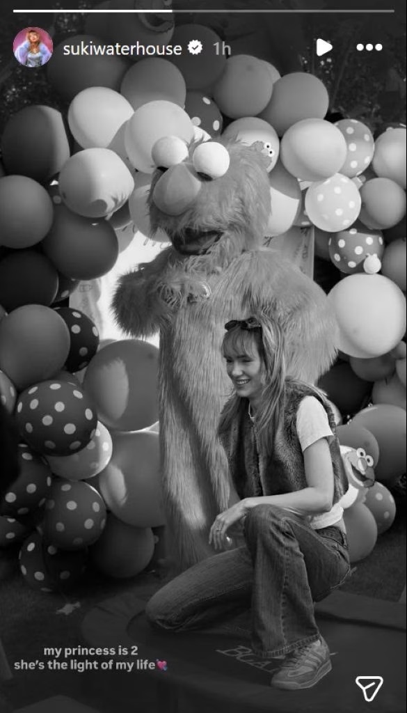 روبرت باتينسون وسوكي ووترهاوس يحتفلان بعيد ابنتهما