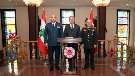 قائد الجيش بحث مع وزير الدفاع التركي في وضع المؤسسة العسكرية ودعمها