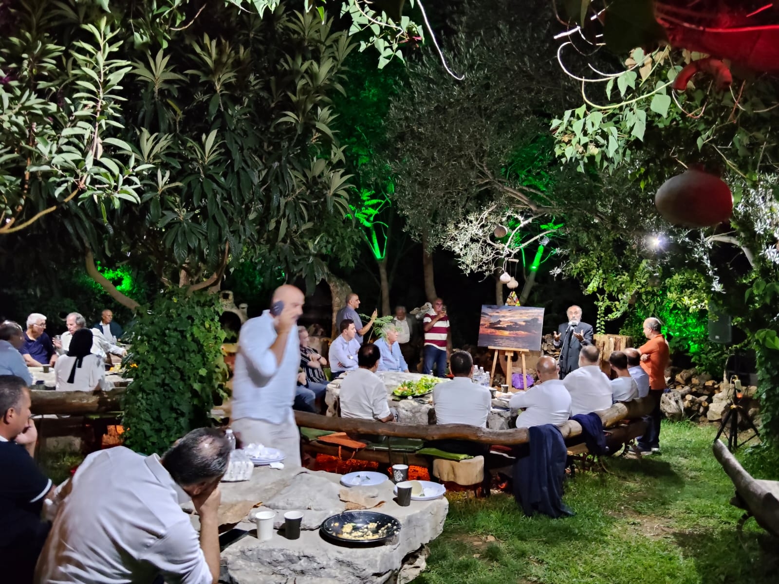 لقاء تكريمي لرئيس بلدية الشويفات في كهف الفنون