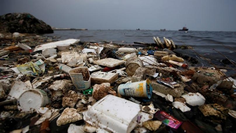 النفايات البلاستيكية: من يضمن الالتزام بمعاهدة جديدة؟