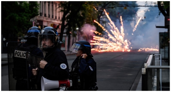 After riots, France bans July 14 fireworks sales
