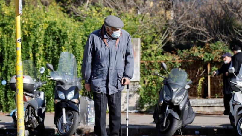 Health experts say Italy faces paralysis under quarantine rules