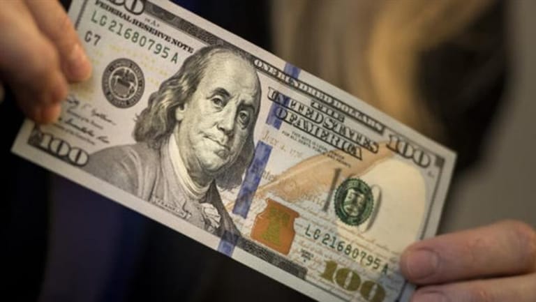 مجموعات تعمل على ترويج عملة مزوّرة من فئة المئة دولار