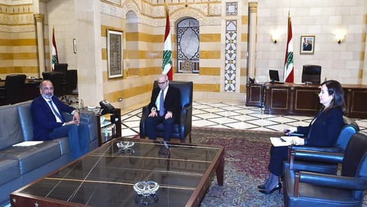 Salam receives Riza, discusses UNRWA situation with UNRWA Director