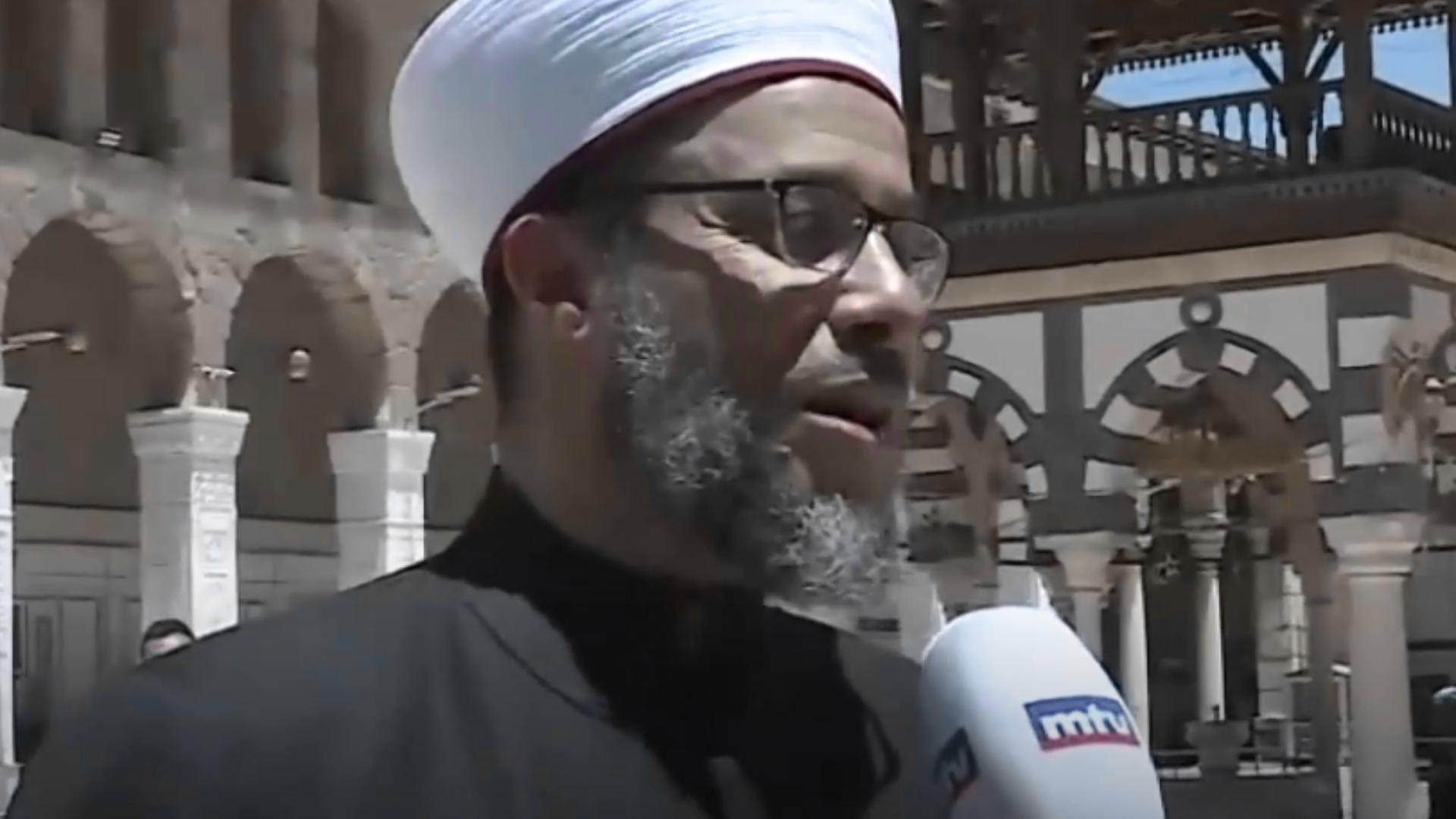 أمين دار الفتوى الشيخ أمين الكردي لـmtv من الجامع الأموي في دمشق: الظلم لا يستمر وإن طال وزيارة المفتي دريان الى دمشق تاريخية وتجسّد معنى الوصال الحقيقي بين لبنان وسوريا بالشكل الرسمي ووفق الأصول بين الدول
