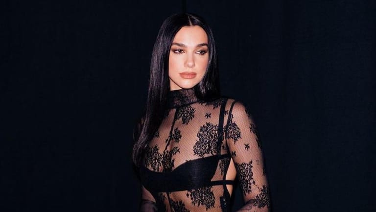 بعد لقاء رومانسي... دوا ليبا تؤكد علاقتها مع النجم كالوم تيرنر