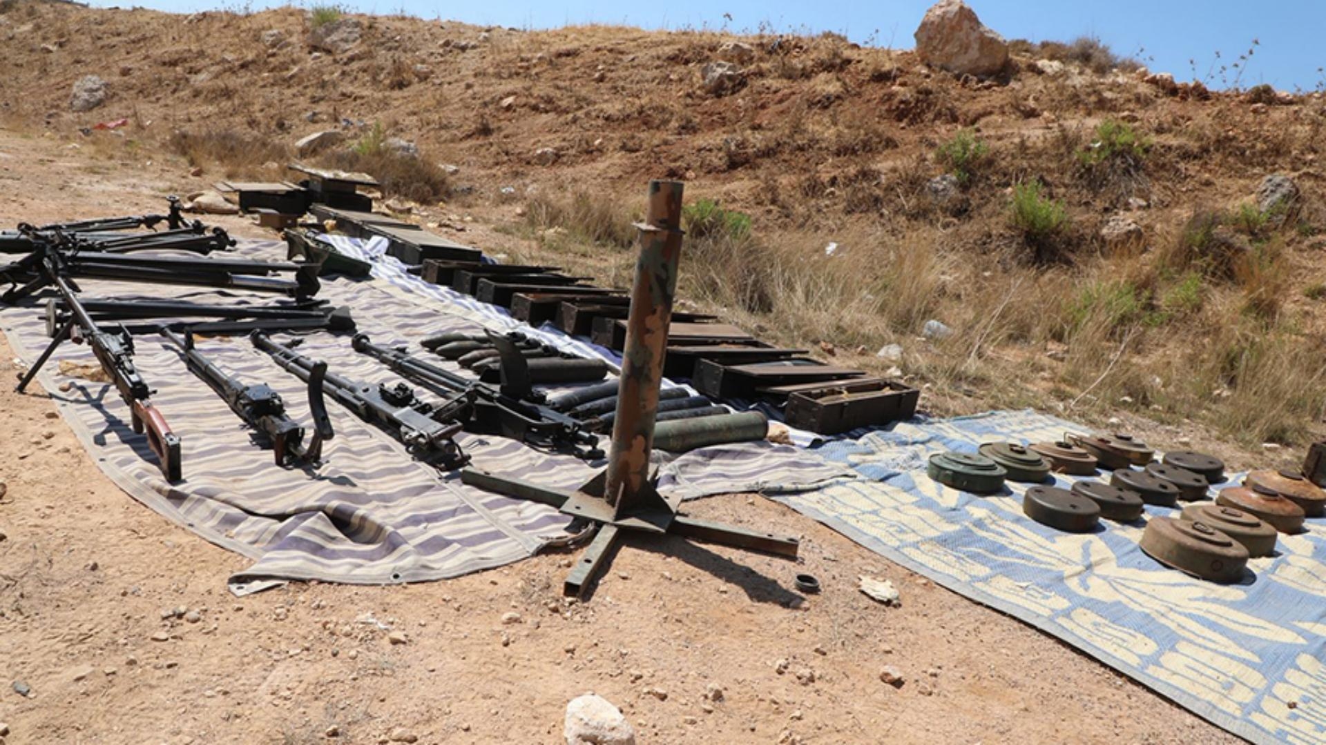 بالصّور: الأسلحة التي تسلّمها الجيش من البداوي وعين الحلوة