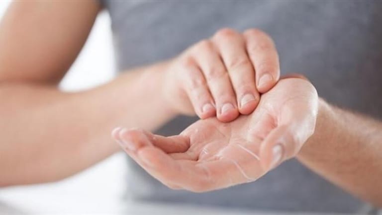 هكذا تُحاربين تجاعيد اليد