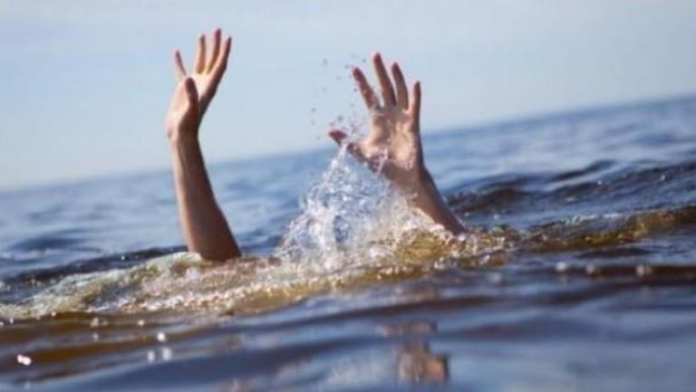 انتشال جثة من البحر