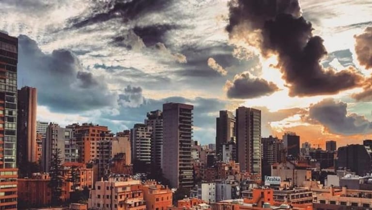 بداية محيّرة لنيسان... "ربيعٌ وشتاء وغبار"!