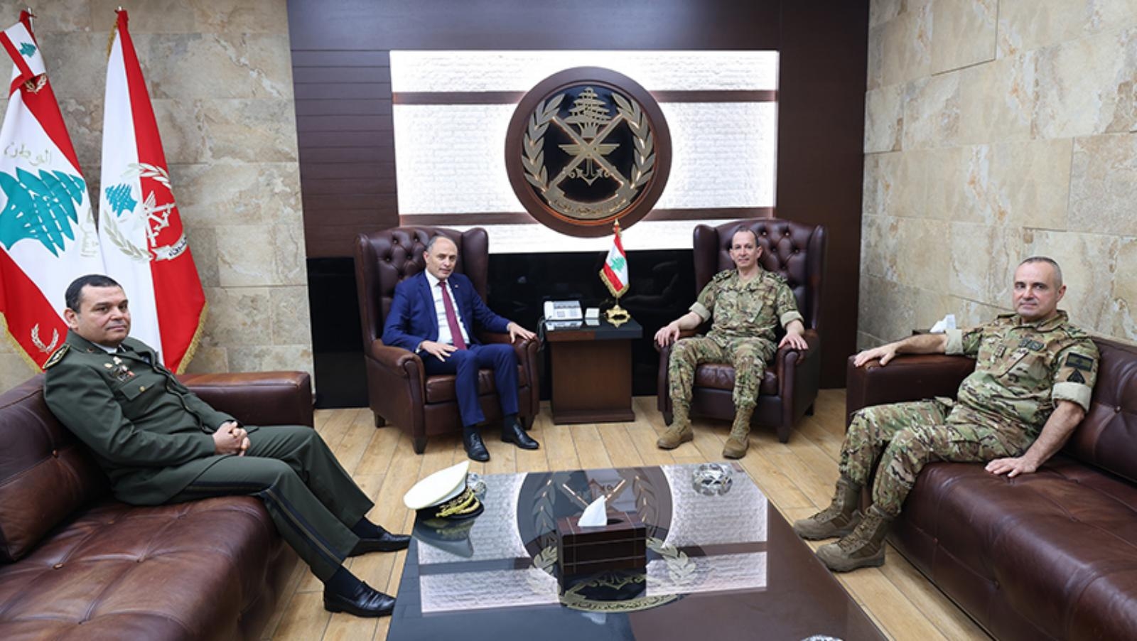 Army Chief receives Tunisian, Pakistani ambassadors