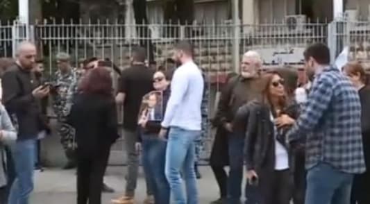 Photo: Families of the victims of the Beirut port blast are holding a sit-in in front of the Palace of Justice in order to "release the investigation"