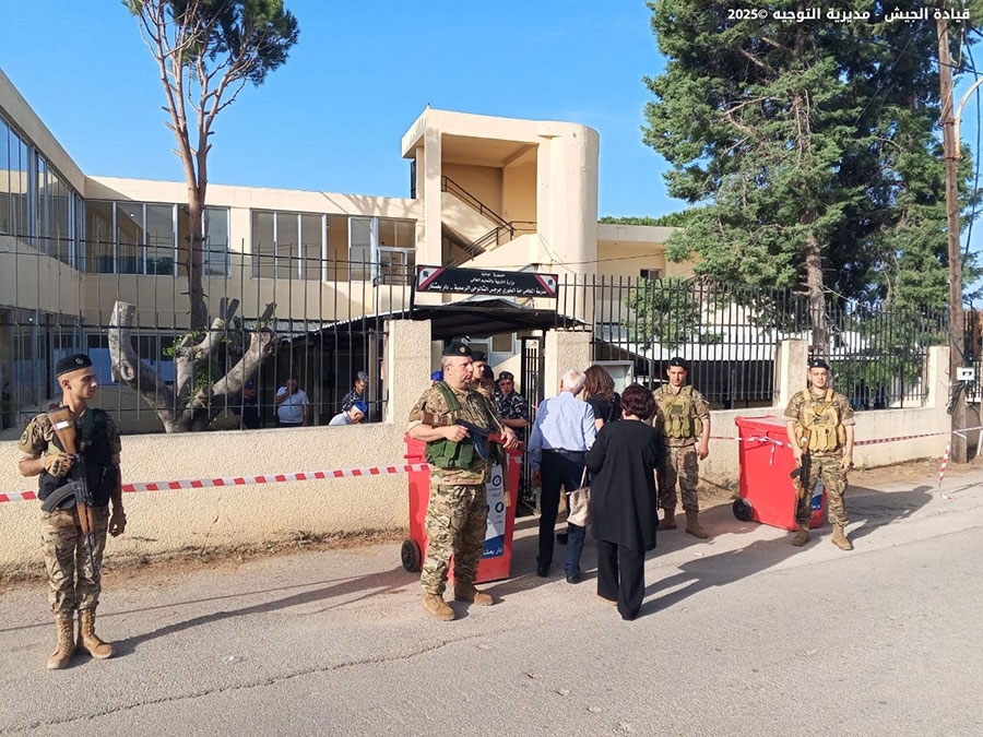 Photos: Army units oversee the counting process