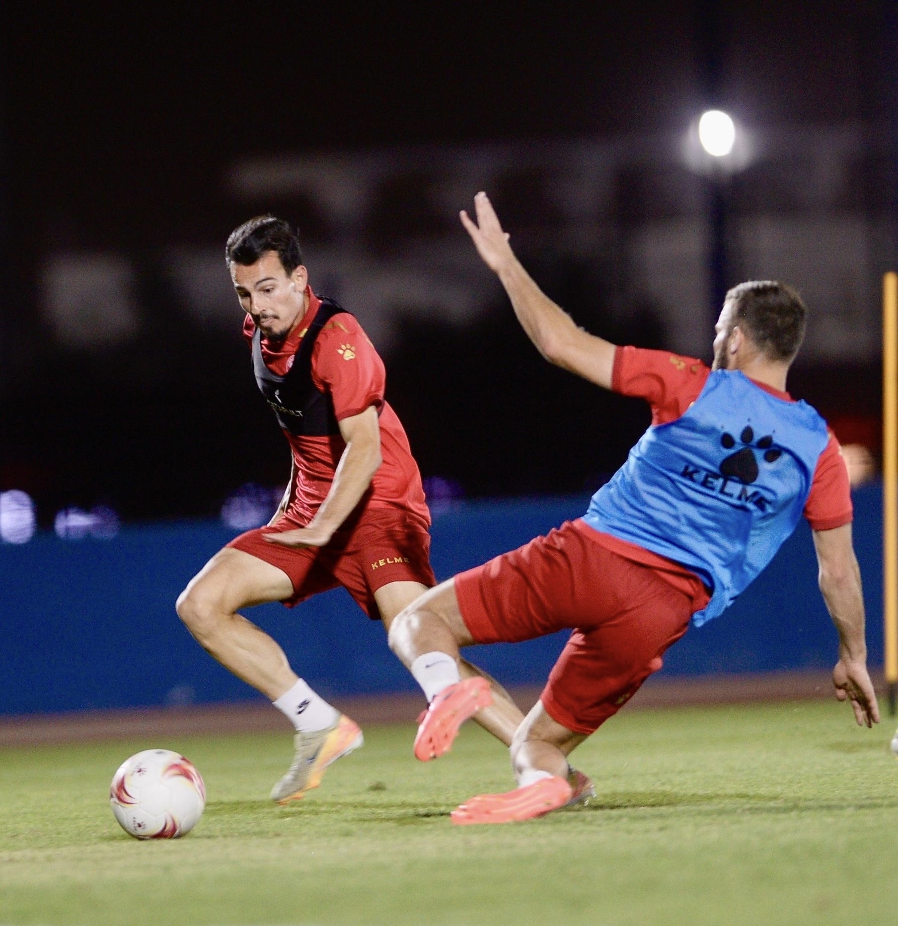 لبنان يختبر قاعدته المحلية أمام قطر بغياب المحترفين