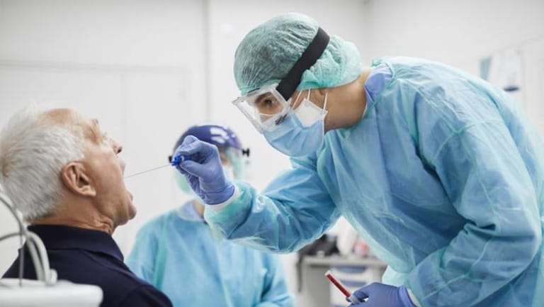 S.African Doctor Says Patients With Omicron Variant Have “Very Mild” Symptoms