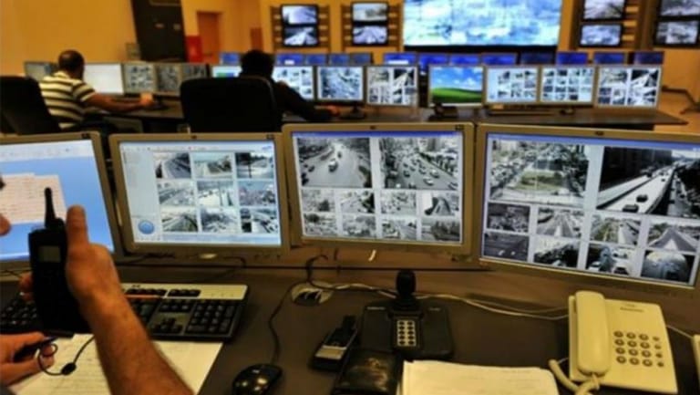 التحكم المروري: يطلب من السائقين توخي الحذر وتخفيف السرعة عند آخر نفق المطار الاول باتجاه خلدة بسبب تسرب مادة المازوت