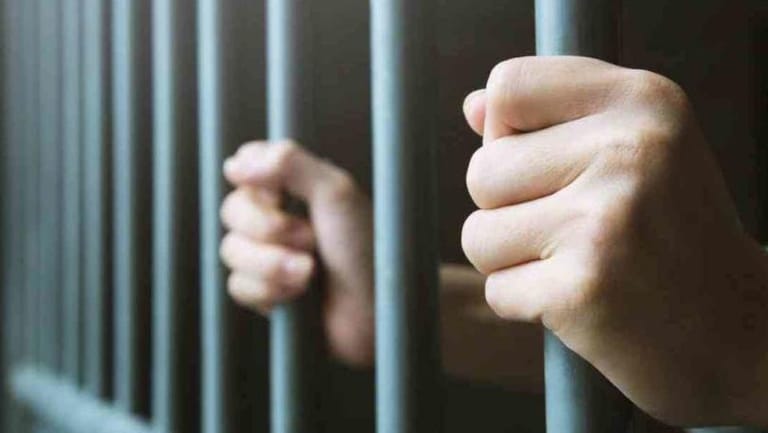 الحكم على ضابط بـ 2170 سنة سجناً بسبب كرة القدم في تركيا