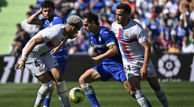 Liga leaders Barca drop more points, Atletico beat Almeria