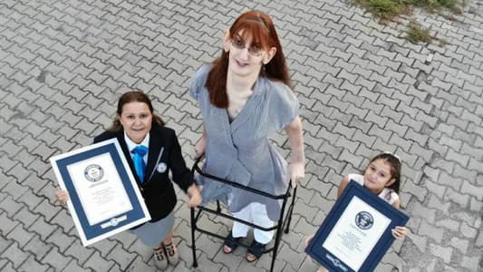 Turkish Woman Who Is More Than 7 Foot Officially Named World’s Tallest