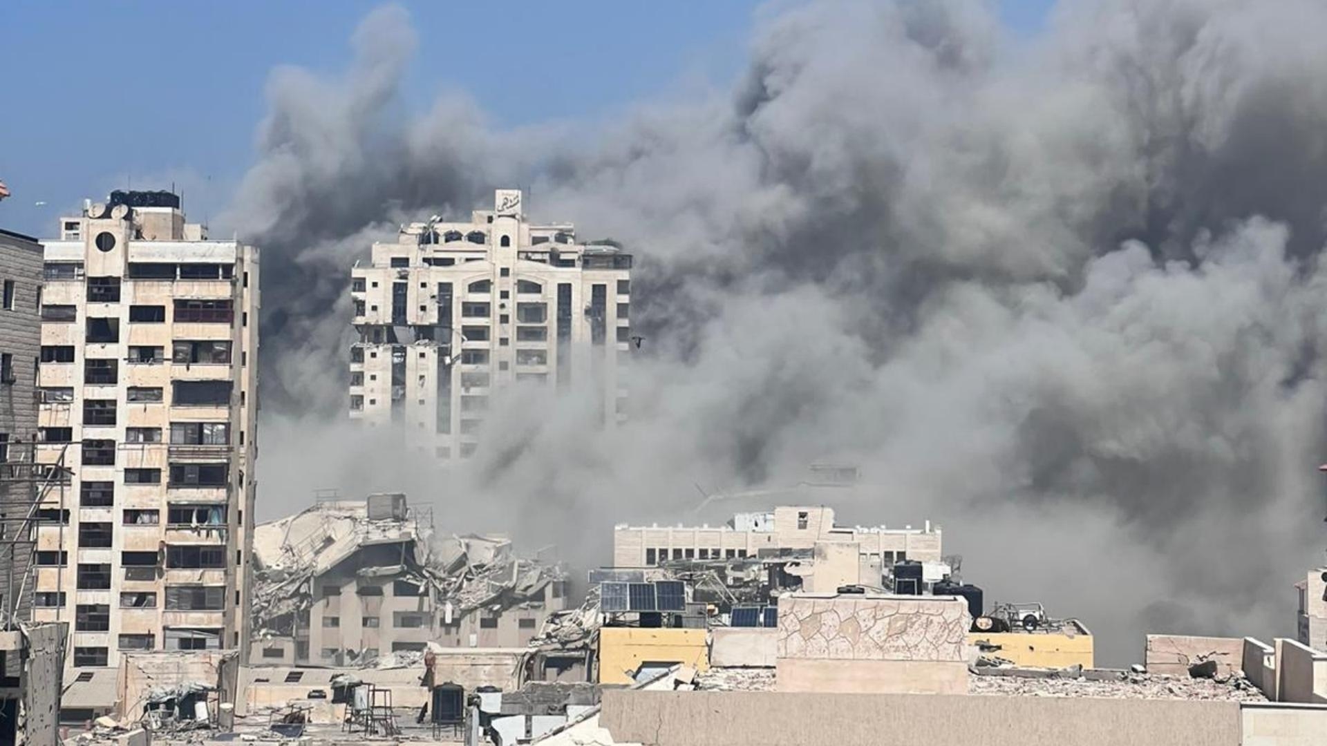Watch: Building Destroyed Following Intense Shelling and Warning - MTV Lebanon
