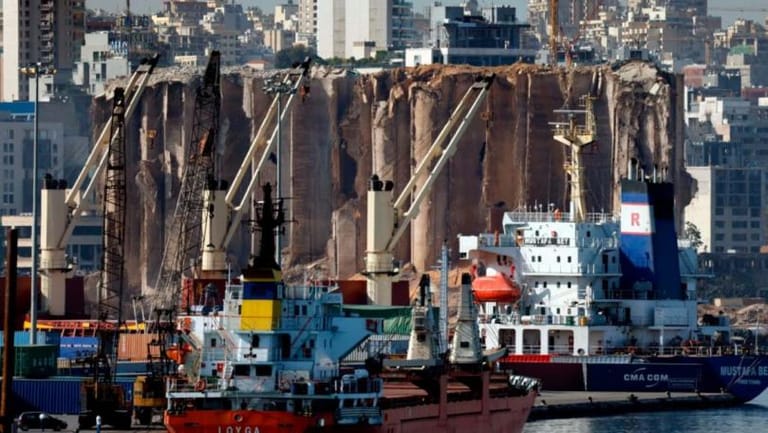 التحقق من مستوعبات مرفأ بيروت يكشف عن مزيد من المواد الخطرة