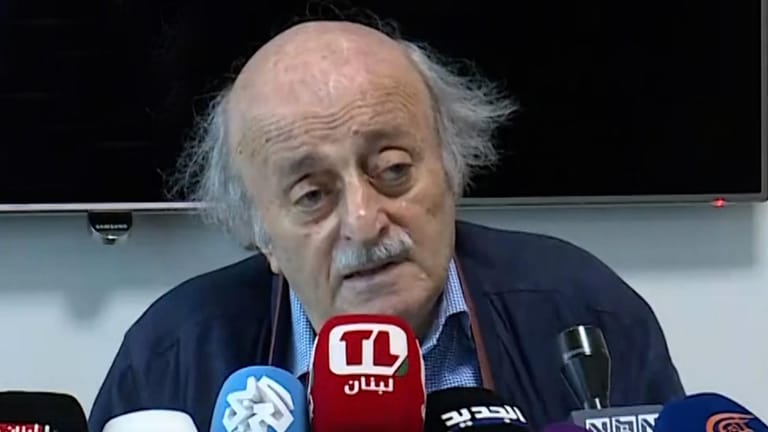 جنبلاط: رسالتي حول تسليم السلاح هي للجميع وهناك أبواق من الكتّاب ينهالون يومياً على "الحزب" بتسليم السلاح ولكن ليس بهذه الطريقة نعالج الموضوع ويجب إعطاء الحقوق الكاملة للفلسطيني في لبنان بعيدًا عن الجنسية