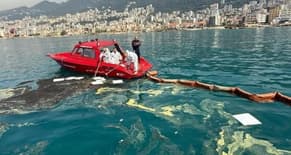 بعد ظهور بقع صفراء على سطح البحر... هل من داع للقلق؟