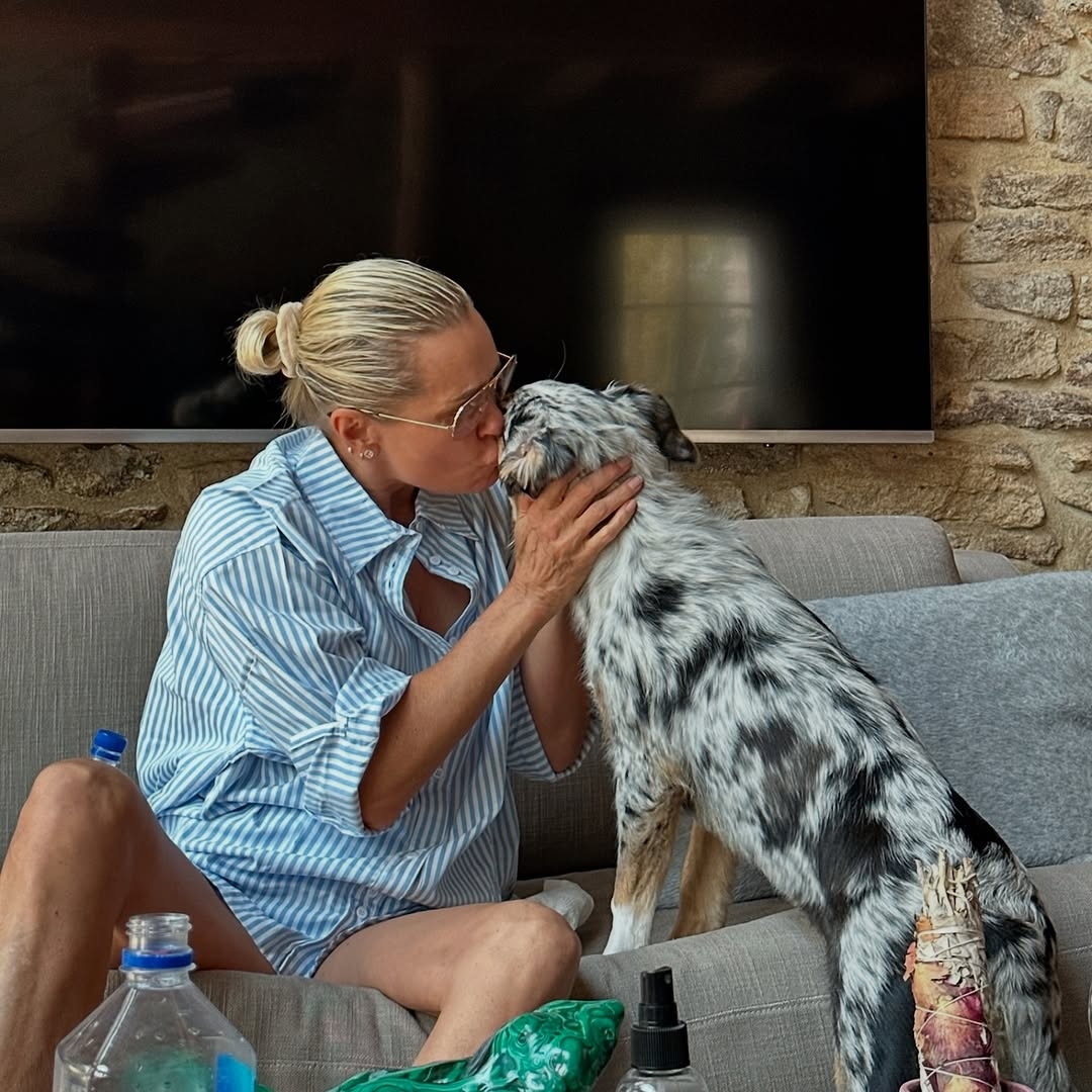 بيلا حديد تُعايد والدتها يولاندا: "ملكة عالمي"