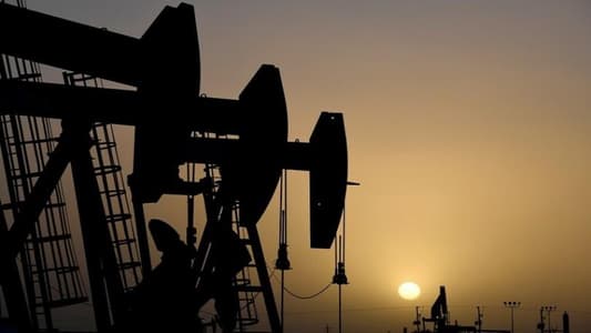النفط يواجه ضغوطاً بسبب "السحب من الاحتياطي الاستراتيجي"