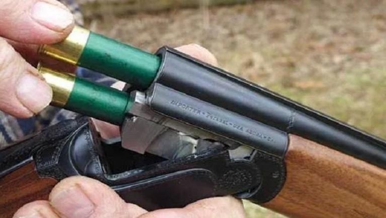 أصيب عن طريق الخطأ أثناء ممارسة هواية الصيد!
