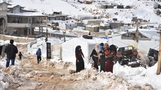 في ظلّ الأمطار والثلوج.. معاناة السوريين في عرسال