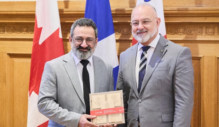 جورج خباز أول فنان لبناني يوقّع الكتاب الذهبي لمدينة مونتريال