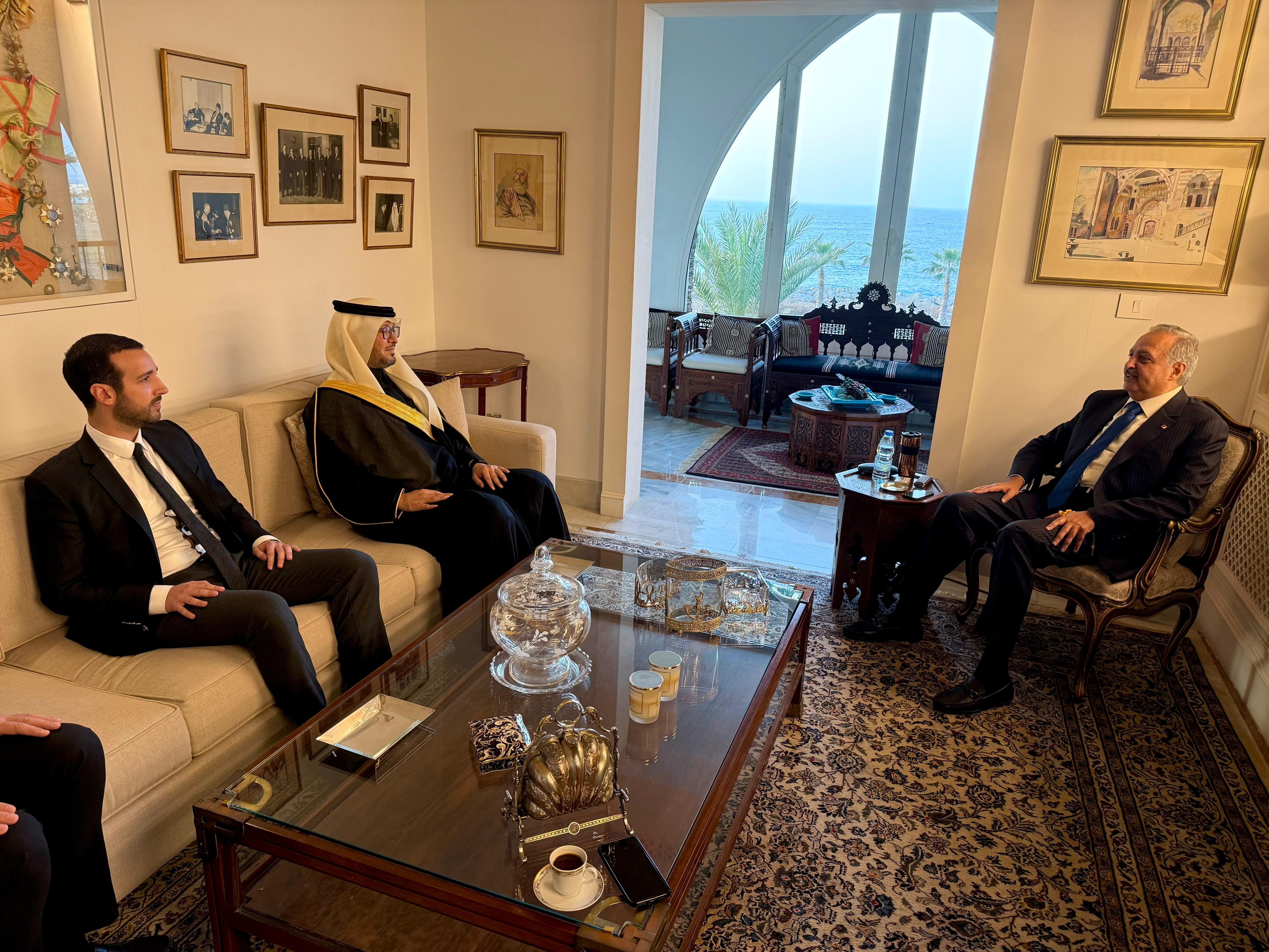آل أرسلان وآل جنبلاط يشيّعون الأميرة نجوى مجيد أرسلان في مأتم مهيب
