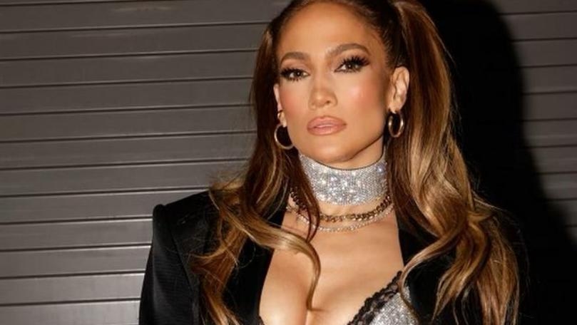 جينيفر لوبيز بتغريدة لمحبيها: هذا هو رقم هاتفي... راسلوني!