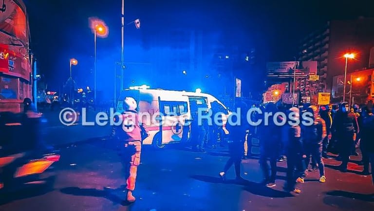 الصليب الأحمر: ١٥ جريحاً تم نقلهم حتى الساعة الى مستشفيات طرابلس و٦٧ مصاباً تم اسعافهم في المكان